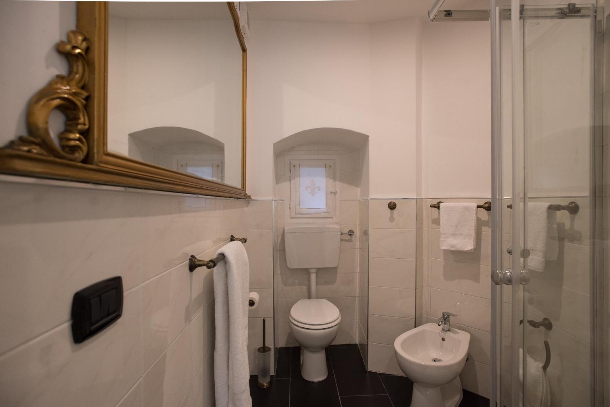 Apartment In The City Centre - Free Parking Cagliari Buitenkant foto